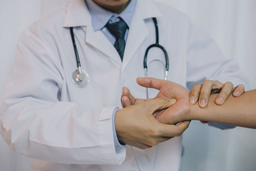 mackinaw-surgery-center-Carpal-Tunnel-Syndrome-Minimally-Invasive-Surgery-For-Wrist-Pain-And-Numbness