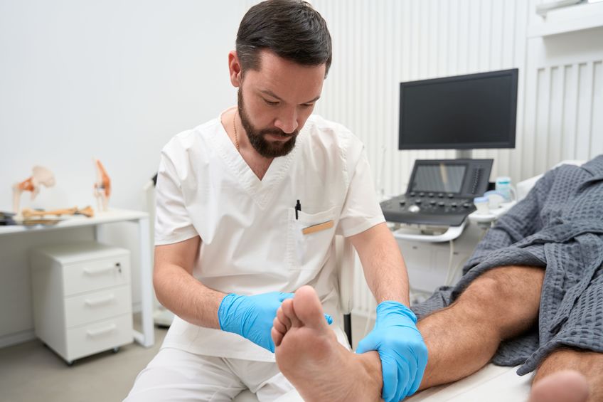 mackinaw-surgery-center-Foot-Pain-When-Is-It-Time-To-Consider-Arthroscopic-Surgery.