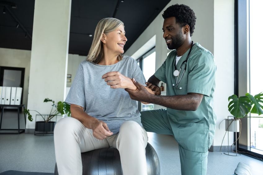 mackinaw-surgery-center-Getting-Back-To-Work-After-Joint-Replacement-3-Tips-For-A-Smooth-TJR-Recovery